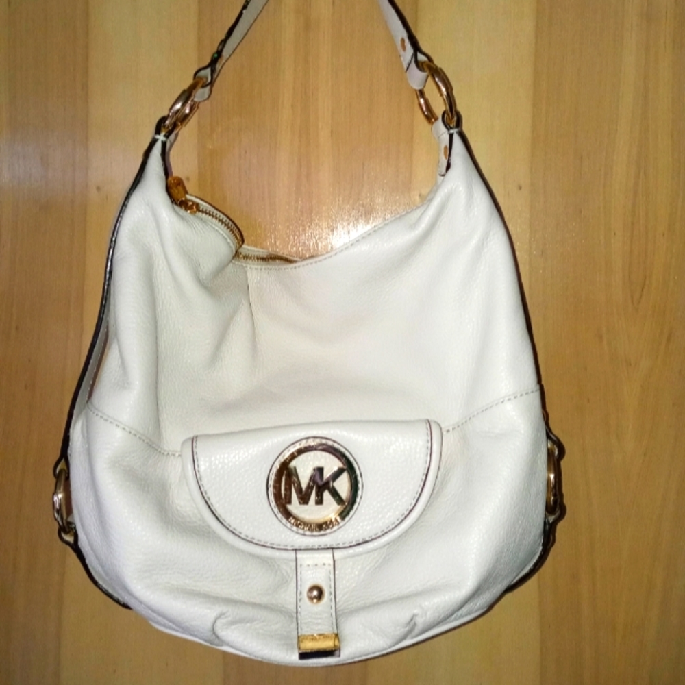 AUTHENTIC GENTLY USED MICHAEL KORS FULTON WHITE VANILLA PEBBLED LEATHER HOBO